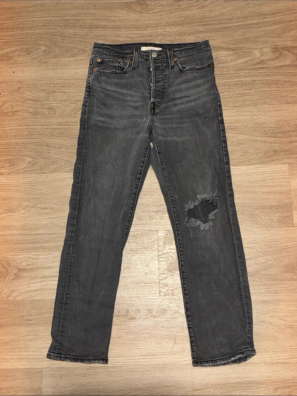 Levi’s Wedgie Straight Jeans Women’s 28 Washed Black High Rise Distressed